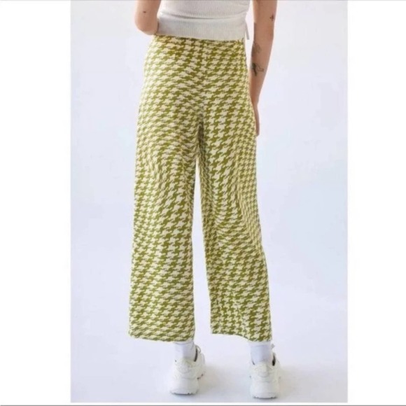 NWT Urban Outfitters Green & White Satin Olympia Print Crop Pants - Picture 15 of 15